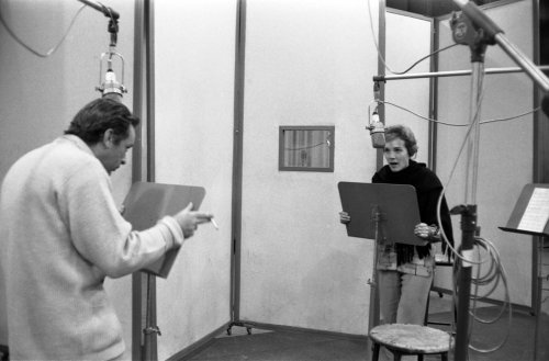 operaqueen:Richard Burton and Julie Andrews recording Camelot