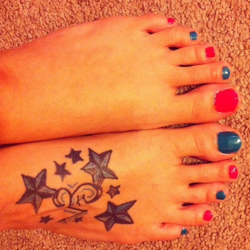 nickibluexxx:Check out the sexxxy feet on this girl! I...