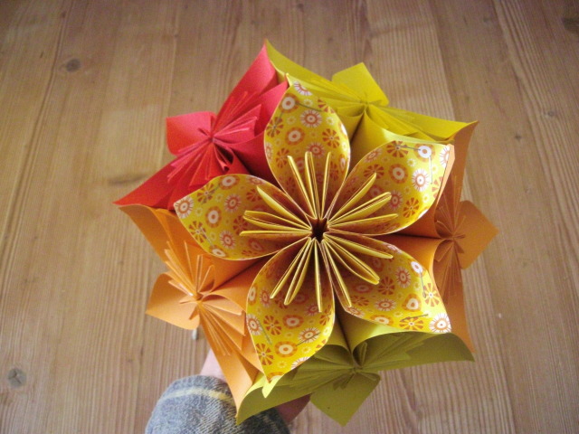 very easy origami flower