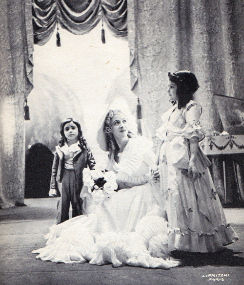 Marie Antoinette and her children in a production still of the play Madame Capet
Source: my scan