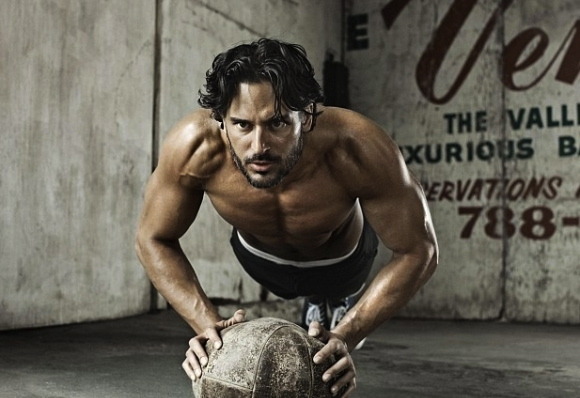 Joe Manganiello Shows Off His Ripped Bod On The Hollywood Bulletin