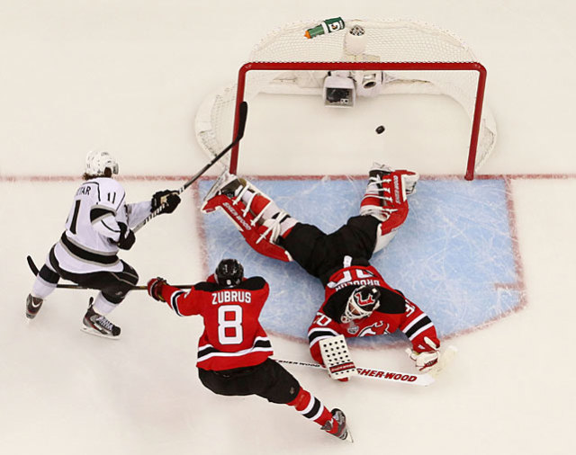 Anze Kopitar coverts the game-winning goal in... - SI Photo Blog