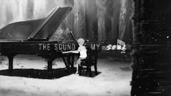 tumblr_m5939txF9n1rs8xuro2_250.gif