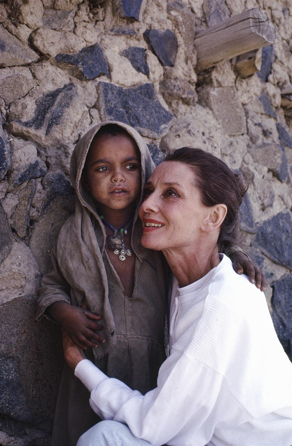 unicef-unicef-goodwill-ambassador-audrey-hepburn-hugs-a