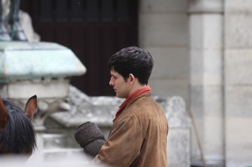 thegreymoon:brolinskeep:brolinskeep:Colin on set...