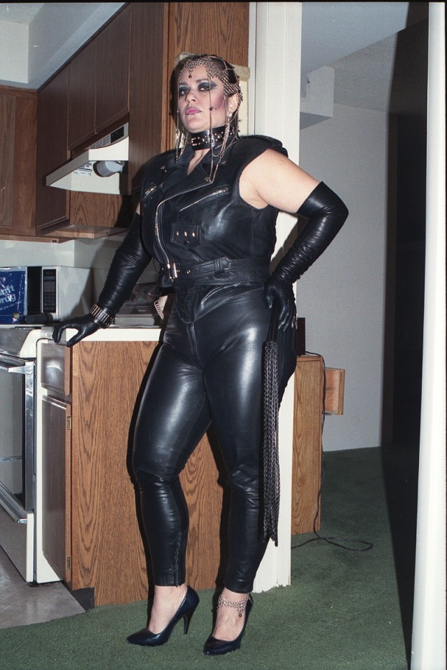 Leatherslave Leatherfemdom C