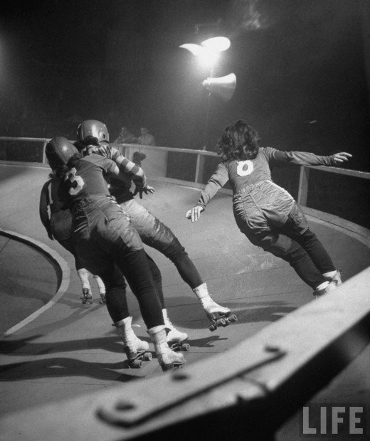 “ Women’s Roller Derby, 1948 (girlsgetbusyzine)
”