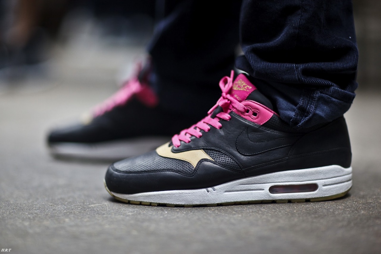 Sweetsoles – Sneakers, kicks and trainers. On feet. Sweetsoles – Sneakers, kicks and trainers. On feet.