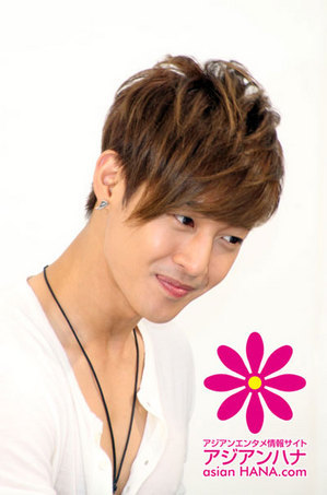 The Great Leader Interview With Kim Hyun Joong Handshake