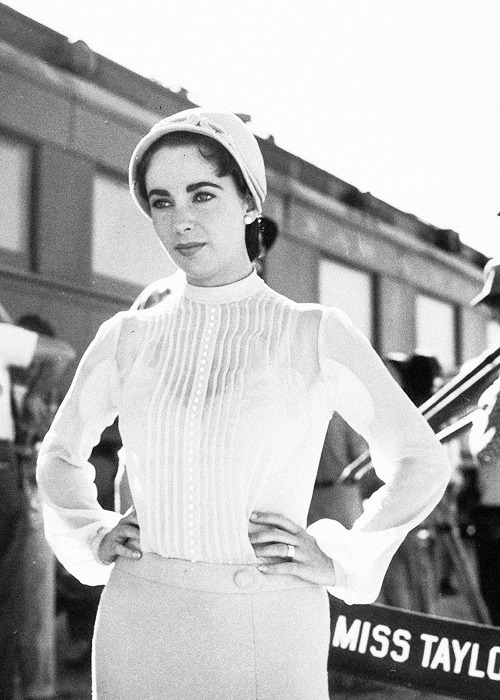 Elizabeth Taylor on the set of ‘Giant’, 1955. - Miss Carousel