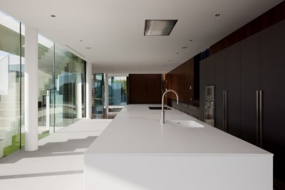 cldesignstudio:<br /><br />archiphile:<br /><br />casa vale do lobo by arqui+ arquitectura | more kitchens<br /><br />nice work<br />