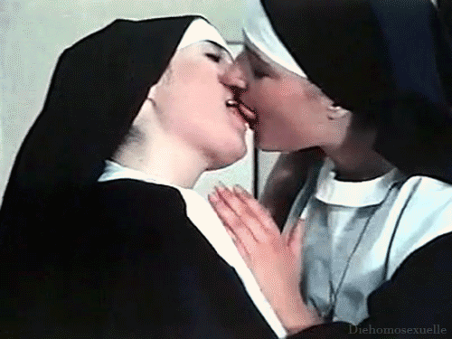 El amor lésbico llega al convento 1