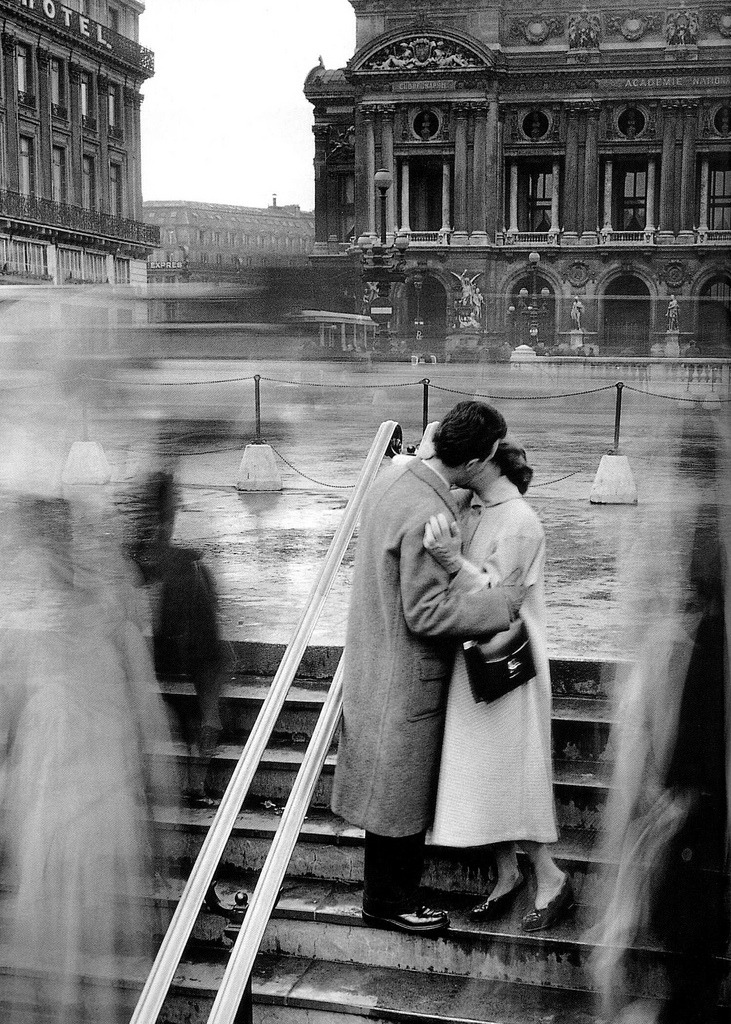 The world of old photography: Robert Doisneau: Le Baiser de l'Opera, 1950