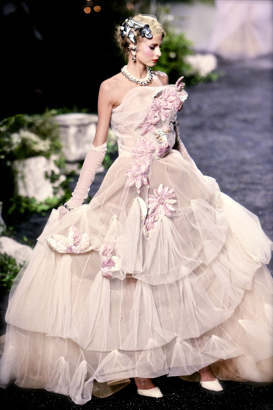 CHIFFON ET RIBBONS — Christian Dior Couture F/W 2005