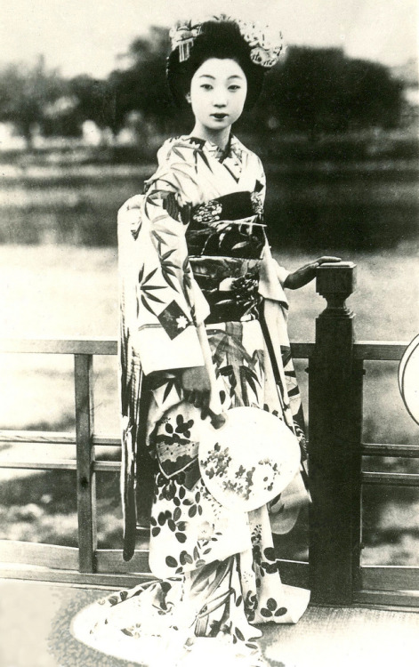 Maiko Girl (1937)