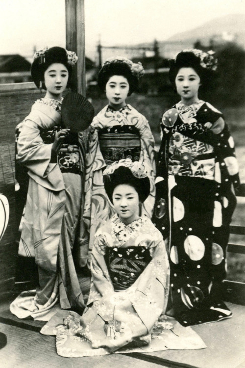 Maiko Tamiko and Friends 1937
“ Maiko Tamiko, standing on the far right of the picture.
This small tourist photograph is from the estate of an Italian Naval landing troop soldier, purchased during a voyage to the Far East with the Italian Royal Navy...