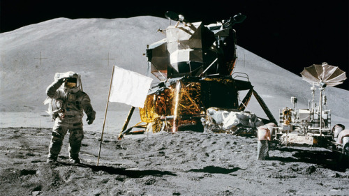 poptech:All the American Flags On the Moon Are Now WhiteNASA...