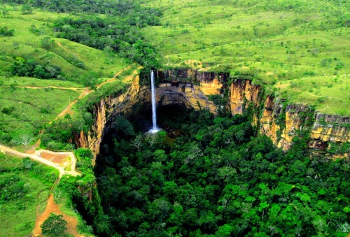 outside-the-wardrobe:Great Waterfall, NarniaEarth: Chapada...