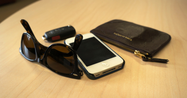 Simple Every Day Carry Iphone 4s - Purchase On - Every Day Carry Blog