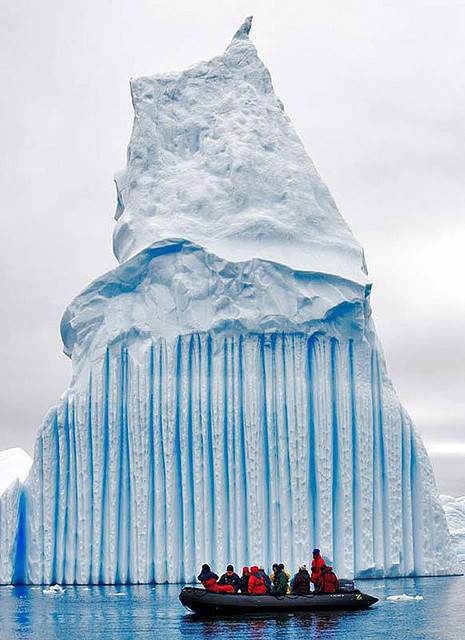 choragos:Striped icebergs photographed by clickillon.