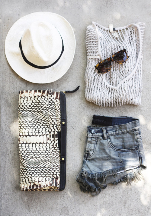 fashion knit knitted sweater sweater beige white marine shorts hat sunglasses bag clutch