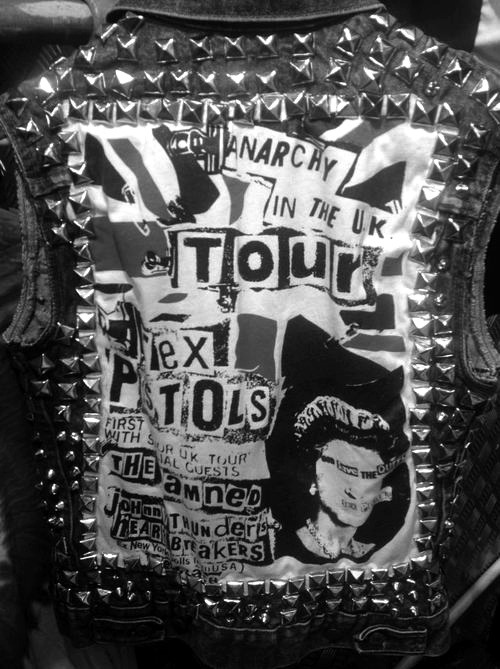 Sex Pistols Never Mind The Bollocks Punk Rock Music Metal Enamel Badge