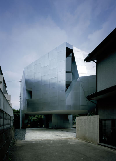 hiromitsu:<br /><br />HOUSE IN WAKABADAI[2006] - Satoshi Okada Architects<br />