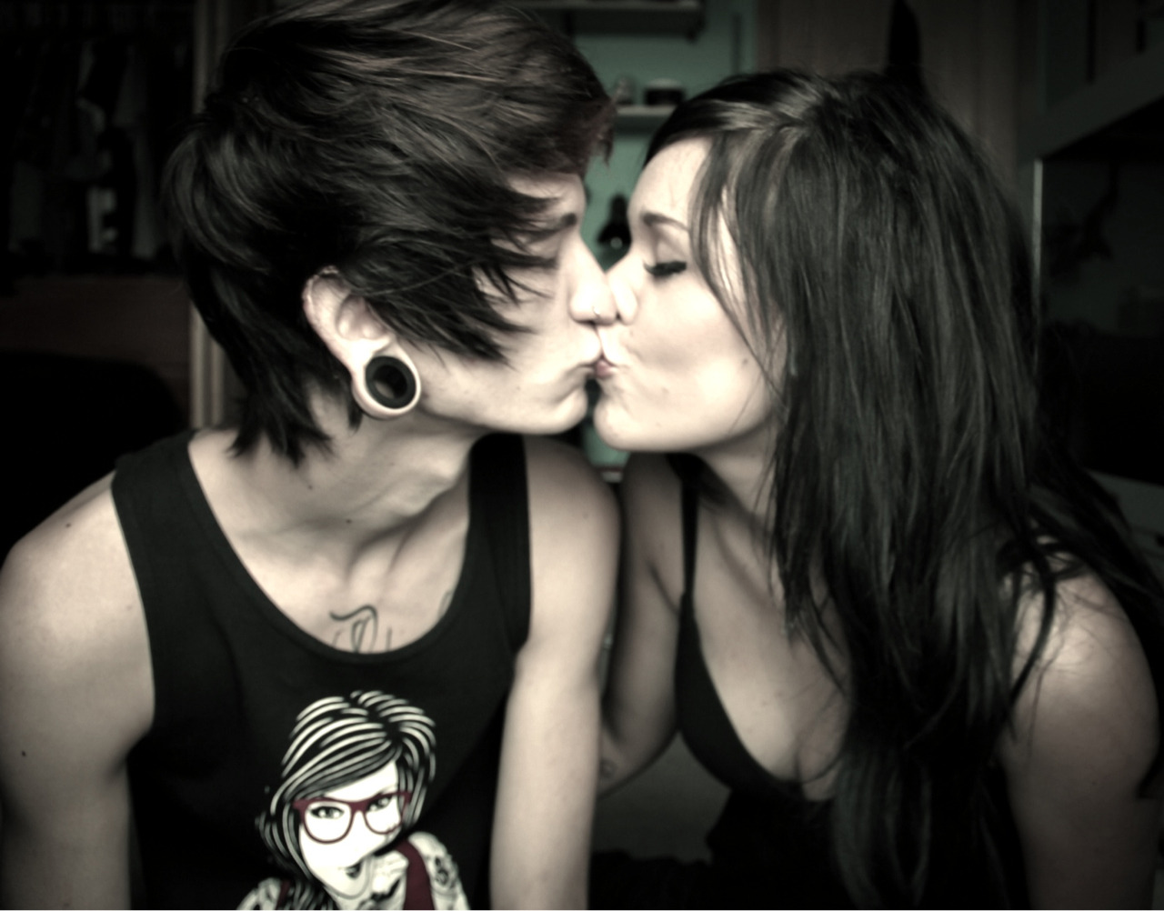 emo-girl-kiss-prettiest-youngest-black-shemales-galleries