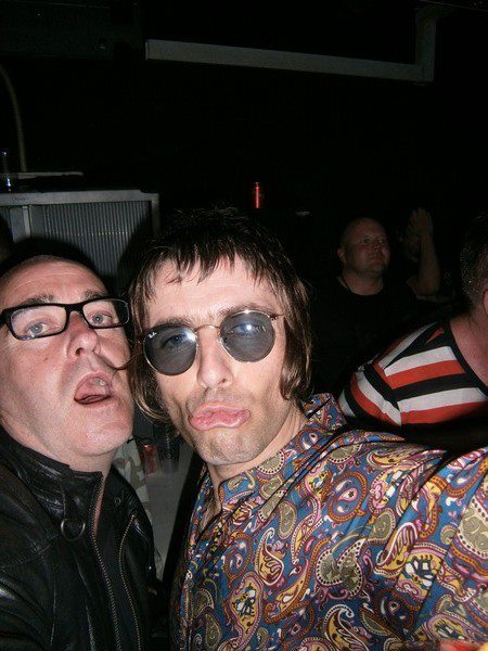 Modern Style & British Wear: Liam Gallagher in camicia Pretty Green, stile anni 60 Modern Style & British Wear: Liam Gallagher in camicia Pretty Green, stile anni 60