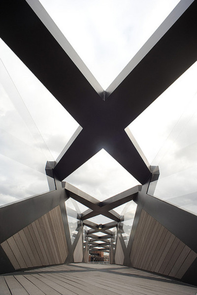 n-architektur:<br /><br />Weave Bridge Philadelphia<br />Architect: Cecil Balmond/Amman and Whitney<br />Structural Engineer: Arup Advanced Geometry Unit<br />photo: Albert Yee<br />