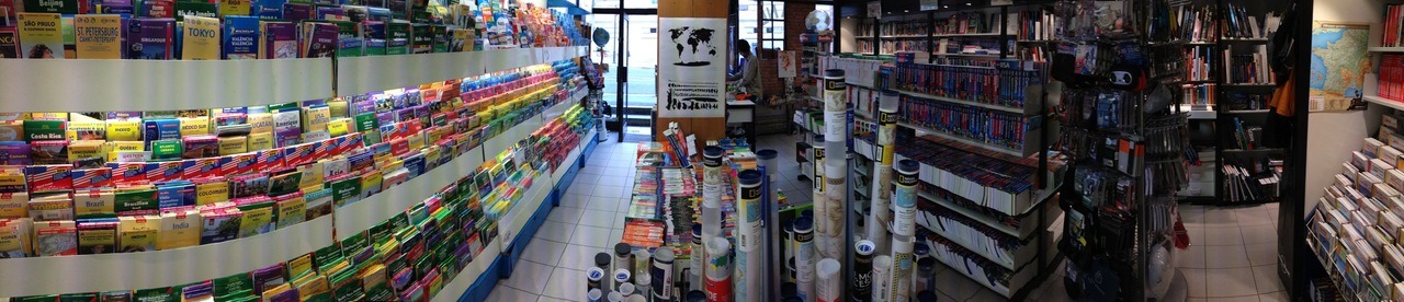 Panoramique de l'intérieur de la librairie du voyage Ariane Panoramique de l'intérieur de la librairie du voyage Ariane