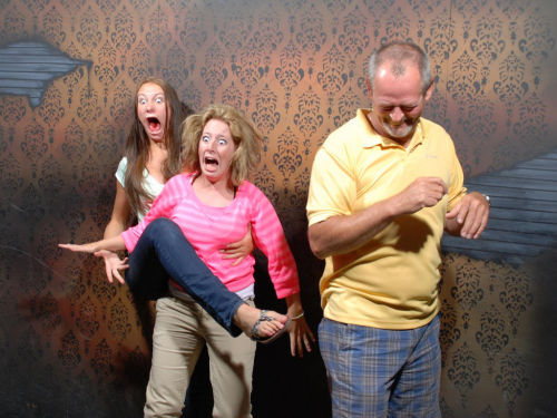 the-absolute-funniest-posts:brokensilence137:Haunted house...