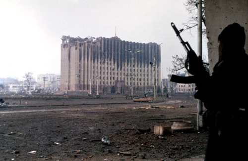 chechnya grozny war russia ak47 ruins