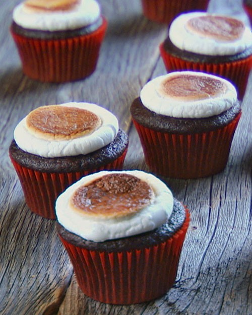 thecakebar:Toasted Marshmallow Cupcakes! (recipe)