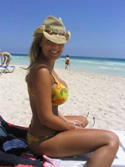 beachandboobs:MILF Day at the Beach - Daily Ladies