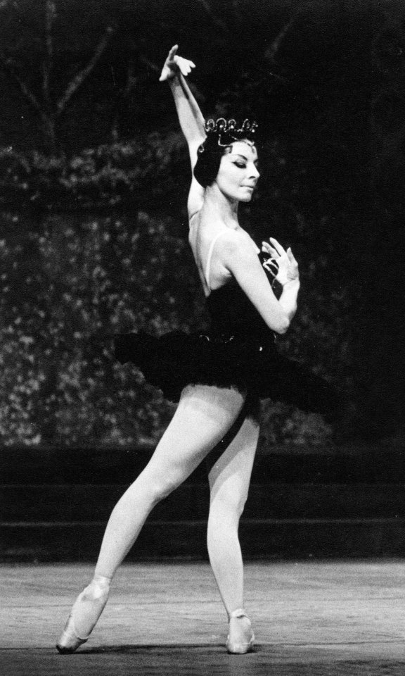 The Ballet Blog — fashionnasty: REAL BLACK SWAN Alicia Alonso...