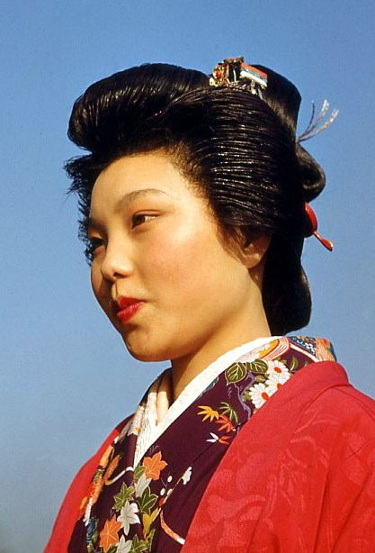 A Tokyo Geisha in 1946, from a Kodachrome Slide taken by a US Army Soldier.