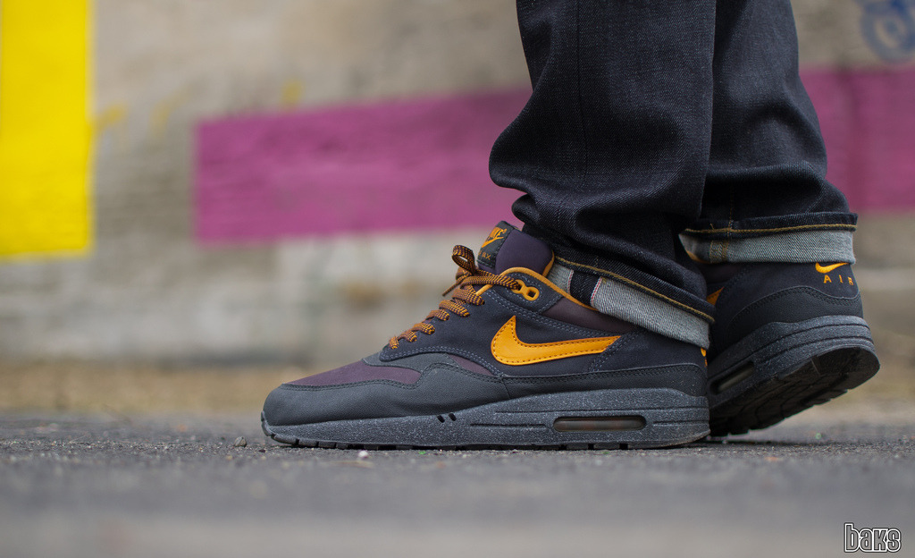 Sweetsoles - Sneakers, kicks and trainers. On feet. Sweetsoles - Sneakers, kicks and trainers. On feet.
