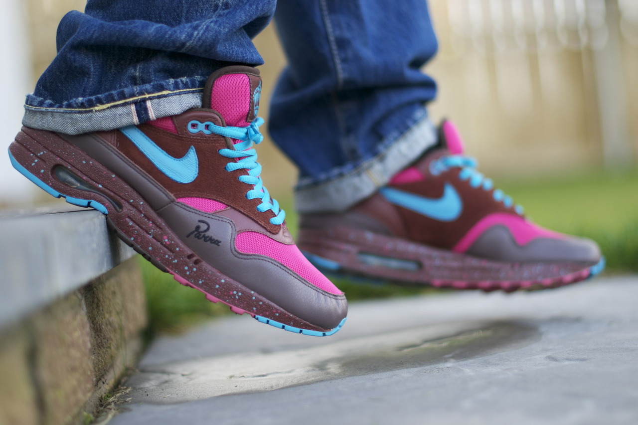 Sweetsoles - Sneakers, kicks and trainers. On feet. Sweetsoles - Sneakers, kicks and trainers. On feet.