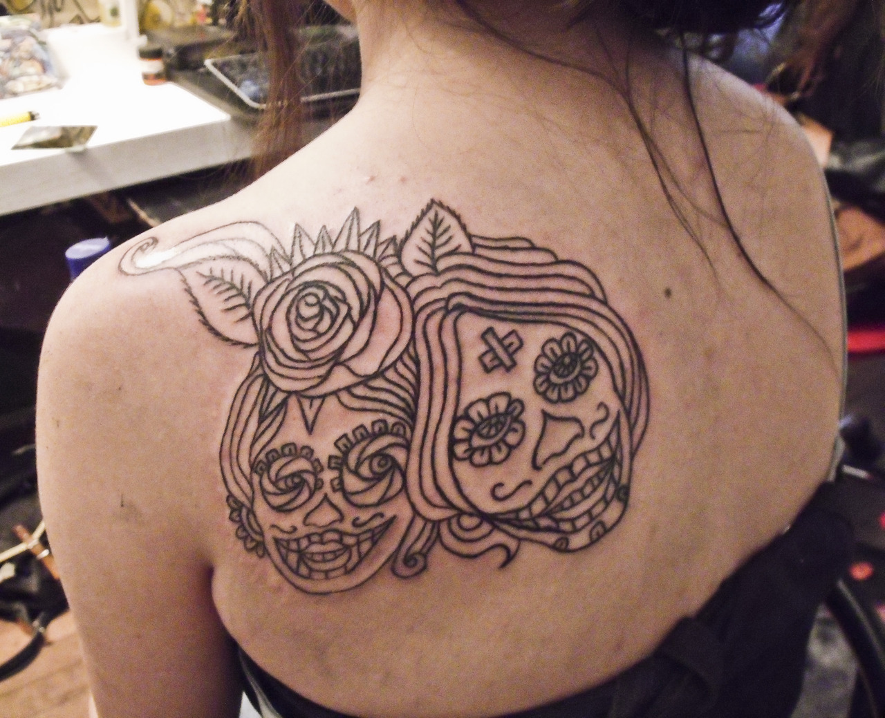 Tatuaje Místico • Calaveras y rosa (Tattoo recién hecho ...