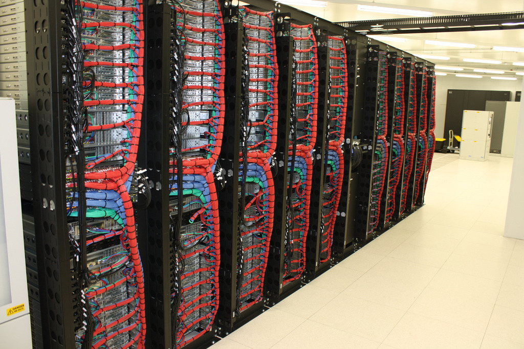 1024px x 683px - Server Porn â€” A huge rack of servers in the Softlayer AMS01 ...