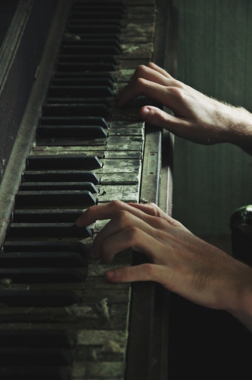 playing piano on Tumblr