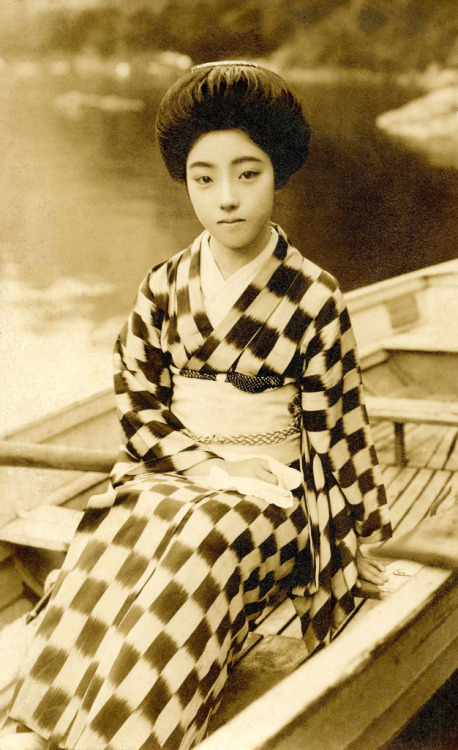 A Geiko sitting in a Boat 1926