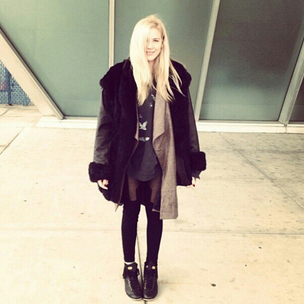 ReInstagramming Tokyo-bound Sasha Owen Longfellow / @sashatheelf in @SenaNYC Garter Leggings #airportstyle #sashaowen #senanyc #garterleggings