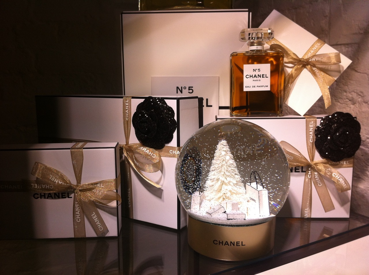 The chanelatcoventgarden boutique will be offering personalised gift