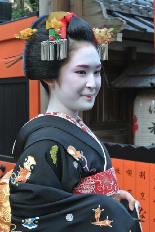 Today in Kyoto (15 Nov 2012)
Misedashi of Maiko Fukuharu from Okatome Okiya, Gion Higashi