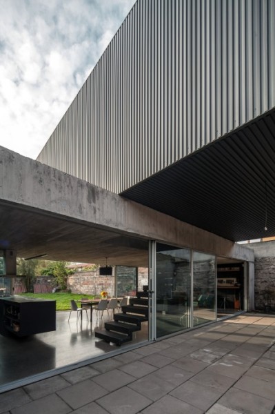 aros:<br /><br />Casa Un Patio / Polidura + Talhouk Arquitectos<br />