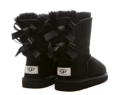 olive green bailey bow uggs