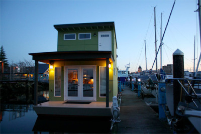 Sweet Pea Tiny Houseboat