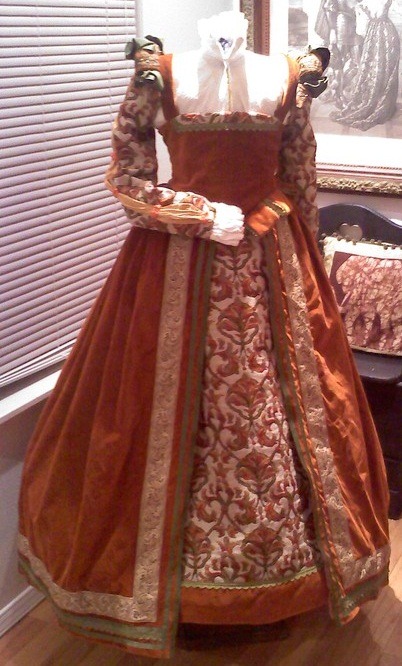 Elizabethan red gown. | Tudor Costume